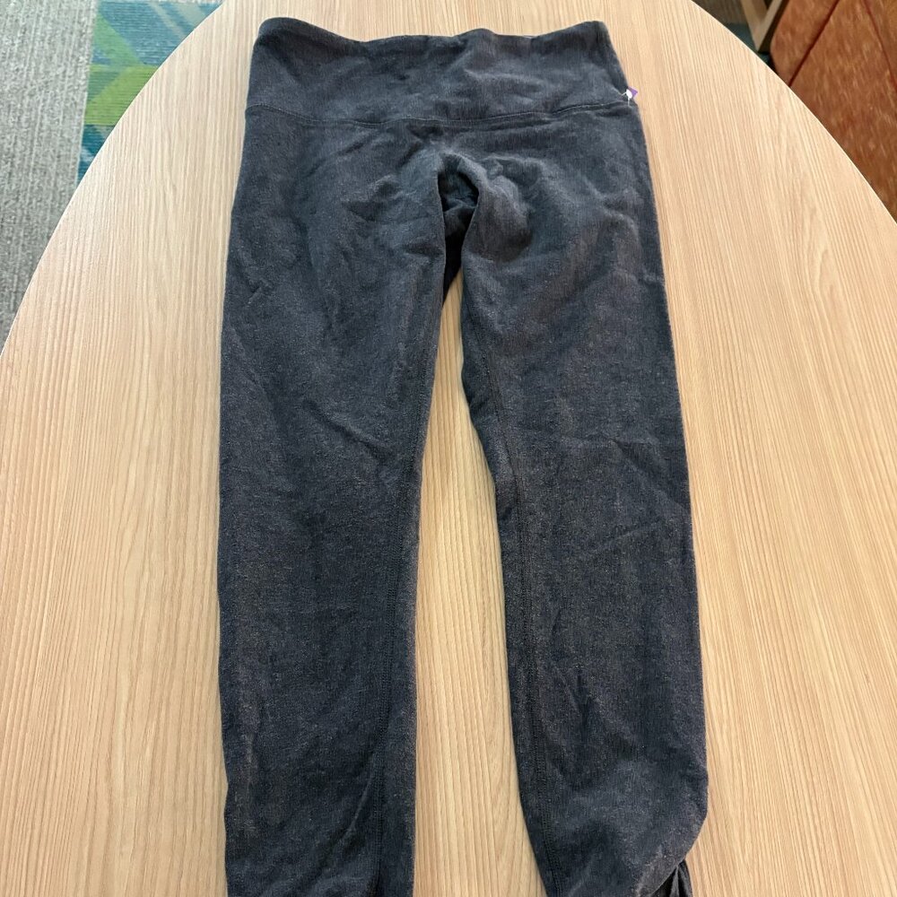 Lululemon Cropped Leggings Size 6 Charcoal Gray Tapered Leg Neutral Casual